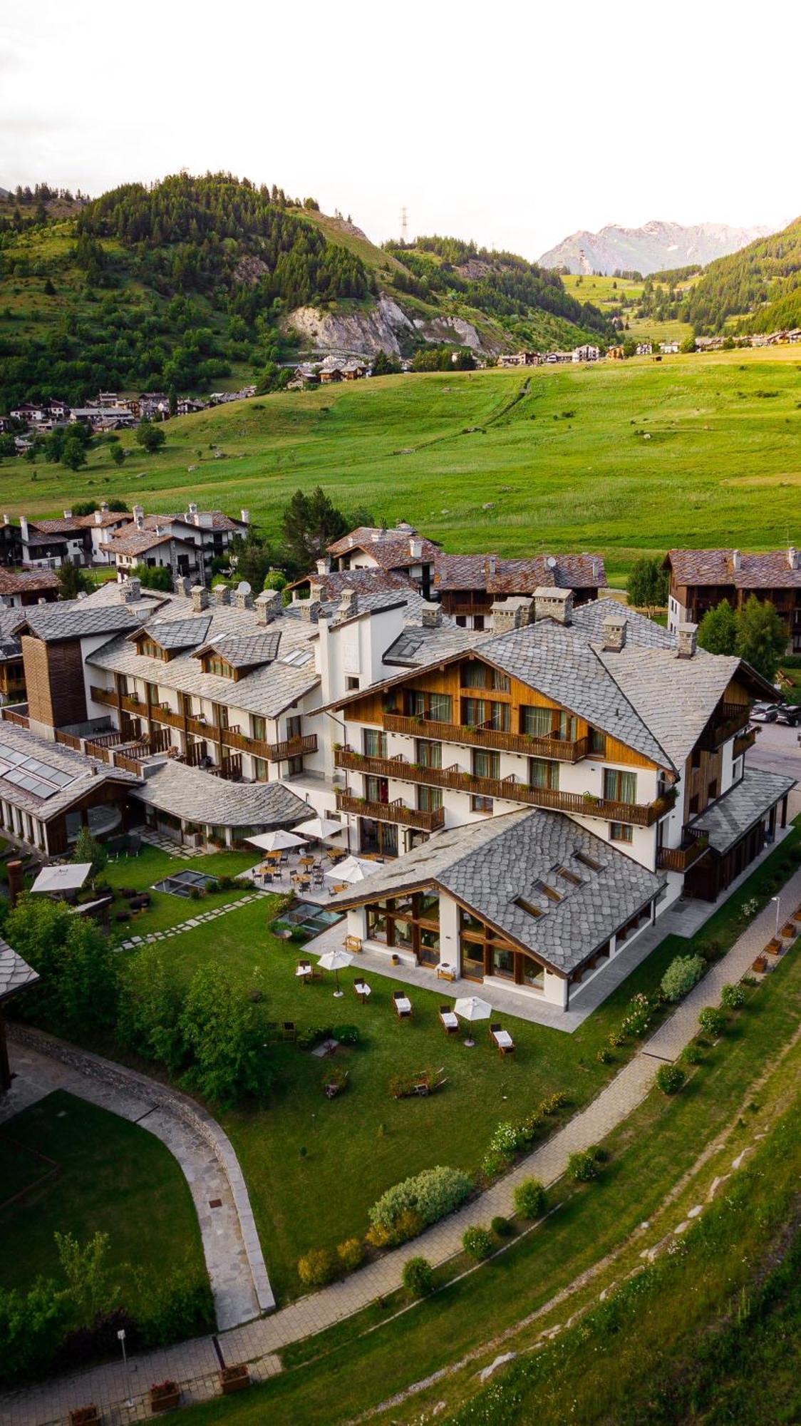 Montana Lodge & Spa, By R Collection Hotels Ла-Тюйль Экстерьер фото